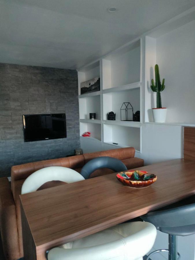 Apartamento Le Petit Cocon - Parking Prive - Lyon Sud Vénissieux Exterior foto