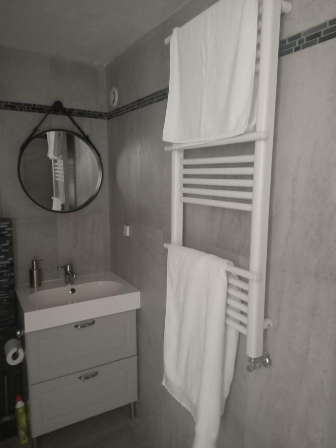 Apartamento Le Petit Cocon - Parking Prive - Lyon Sud Vénissieux Exterior foto